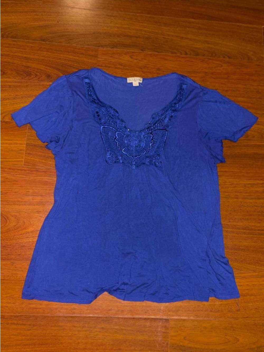 Y2K v neck top with lace sequins design